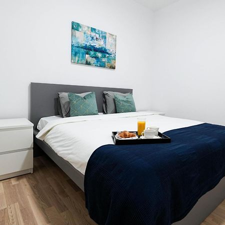 Gabi - Chic Apt With Parking Close To Veranda Mall 布加勒斯特 外观 照片