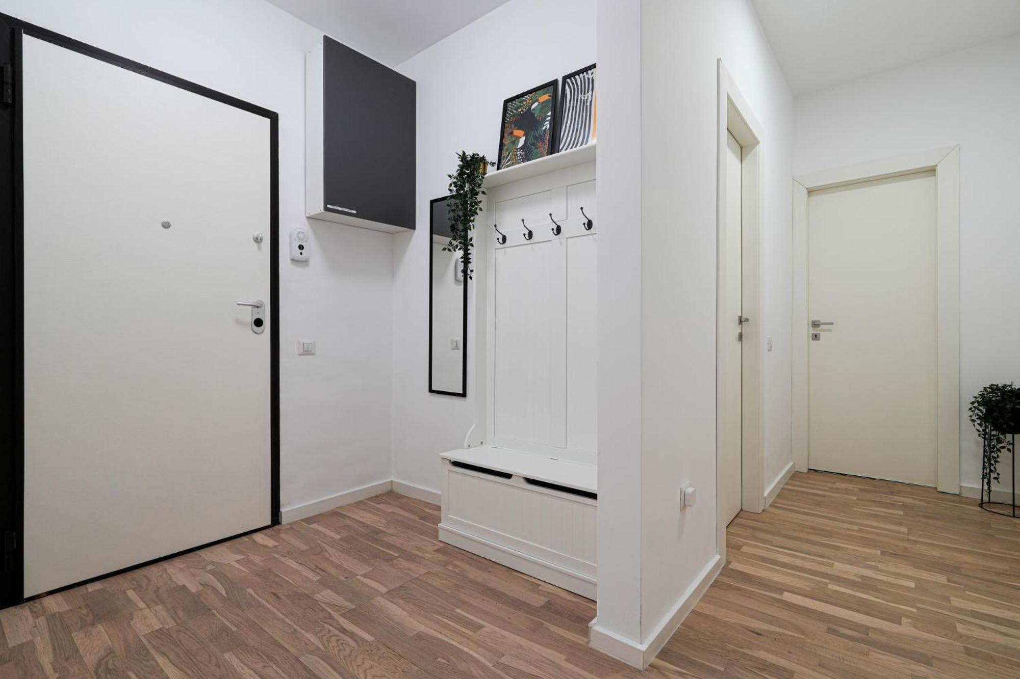 Gabi - Chic Apt With Parking Close To Veranda Mall 布加勒斯特 外观 照片