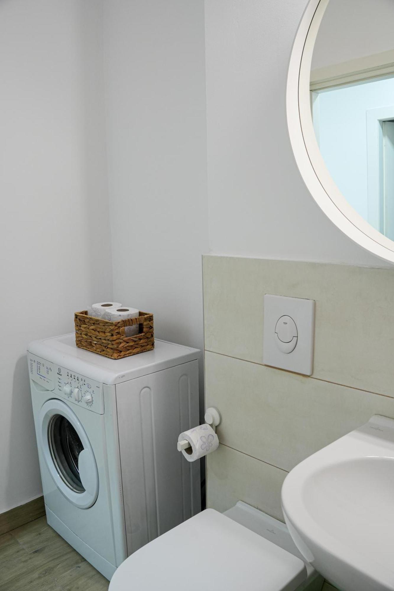 Gabi - Chic Apt With Parking Close To Veranda Mall 布加勒斯特 外观 照片